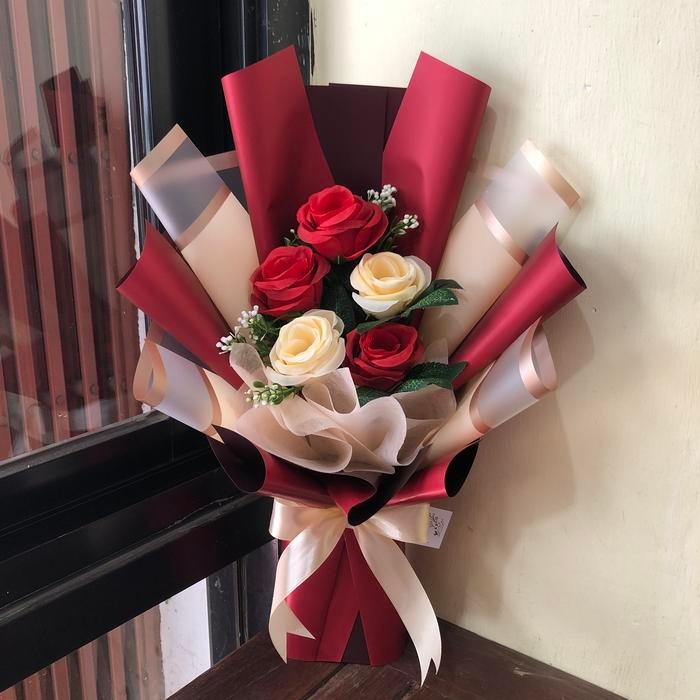 Buket Bunga Artificial Hand Bouquet Graduation