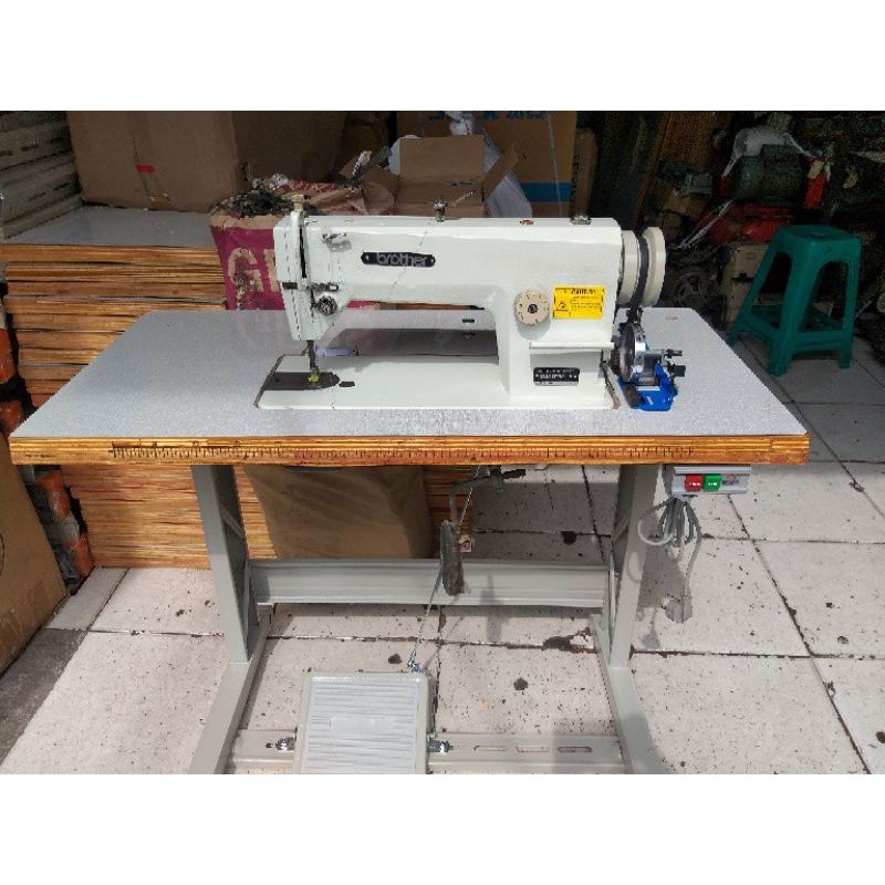 Mesin Jahit Brother Second Dgn Kaki/Meja/Servo Baru