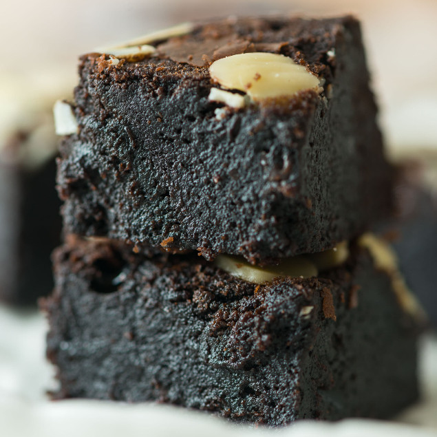 

Kaluna Cakes - Fudgy Brownies Panggang Almond Ukr. 22x10 - Brownies Panggang Almond