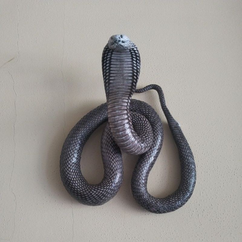 SSN68 patung ular cobra