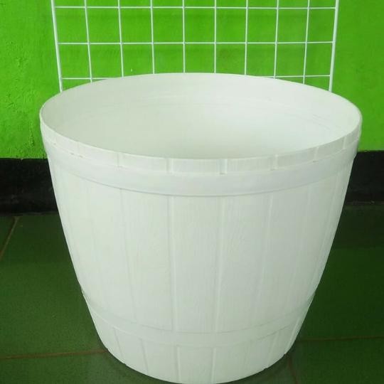 pot plastik putih besar./pot gentong tipe 42 putih Kode 205