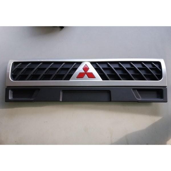 Grill Depan L300 Original Km001922