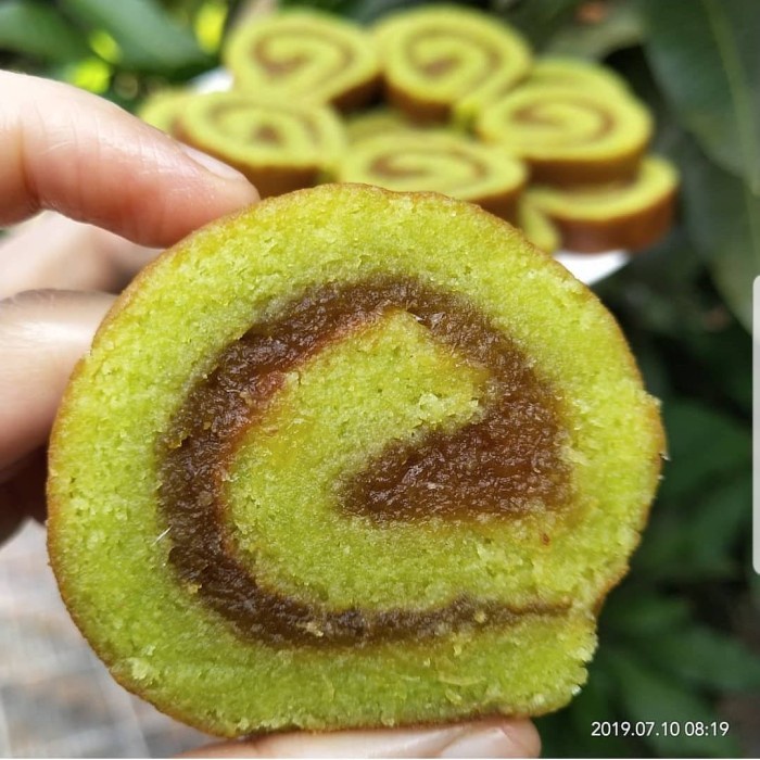 

LAPIS GULUNG NANAS PANDAN KHAS BANGKA KODE 456