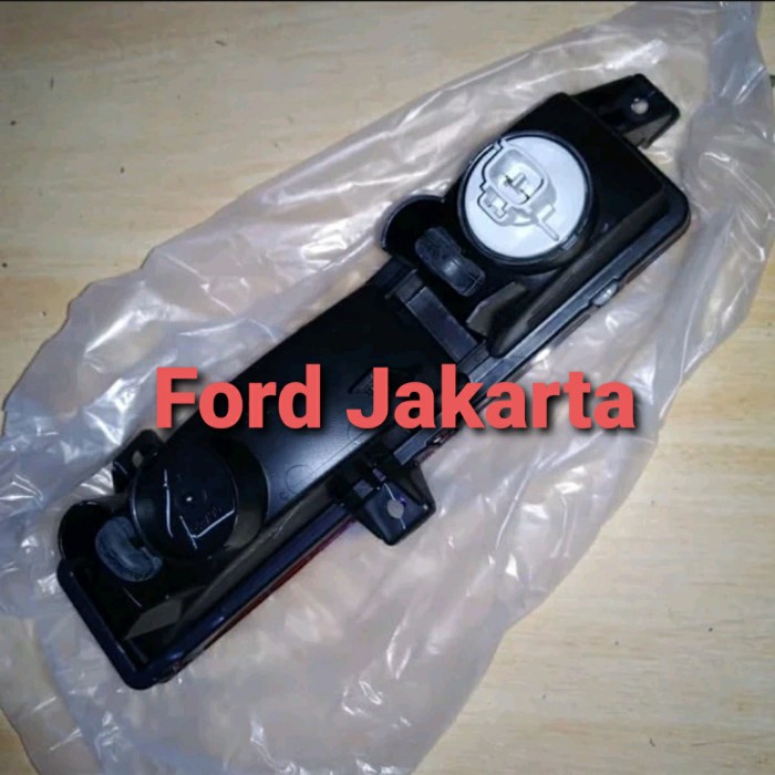 Banyak Dicari Lampu Bemper Belakang Ford Everest Kanan Reflektor Ford Everest