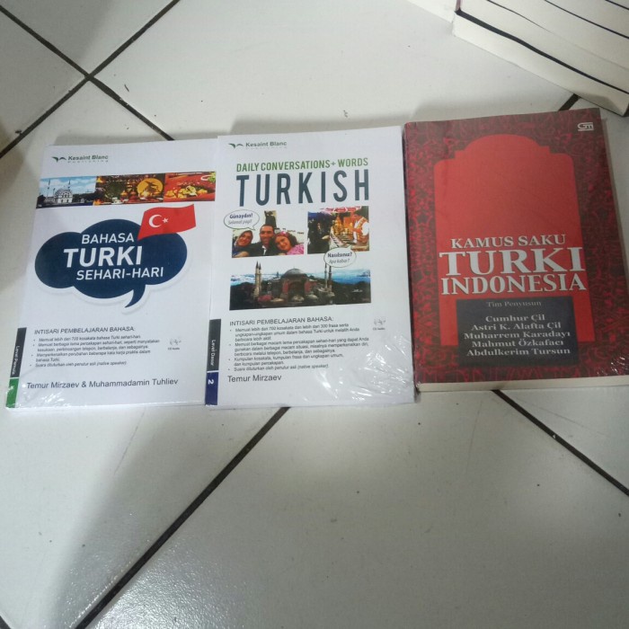 

3 buku kamus saku turki,turkish bahasa turki sehari - hari pake cd