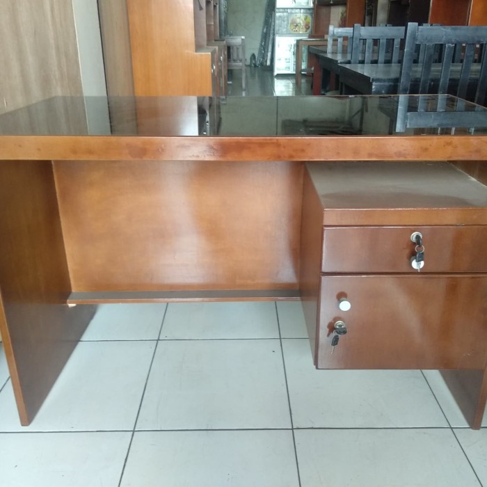 Meja Kantor Meja Kerja Meja Tulis Office Kayu Blockteak Kaca 1/2 Biro