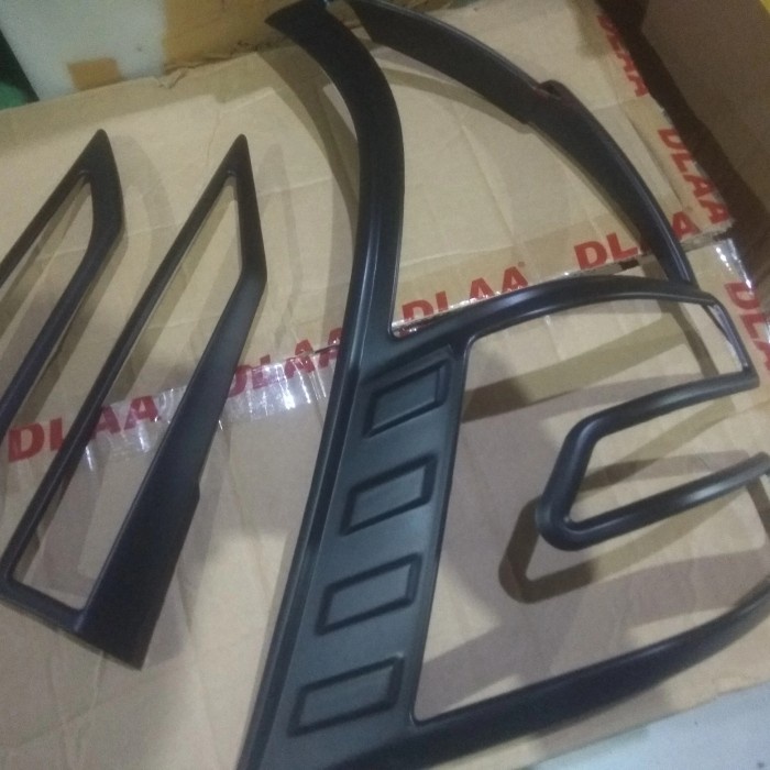 Garnish Lampu Belakang Grand Avanza 2019 - 2020