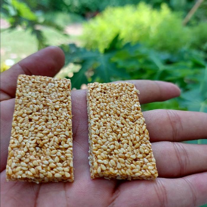 

BARANG TERLARIS 4pack ting ting kacang dan wijen total 2kg
