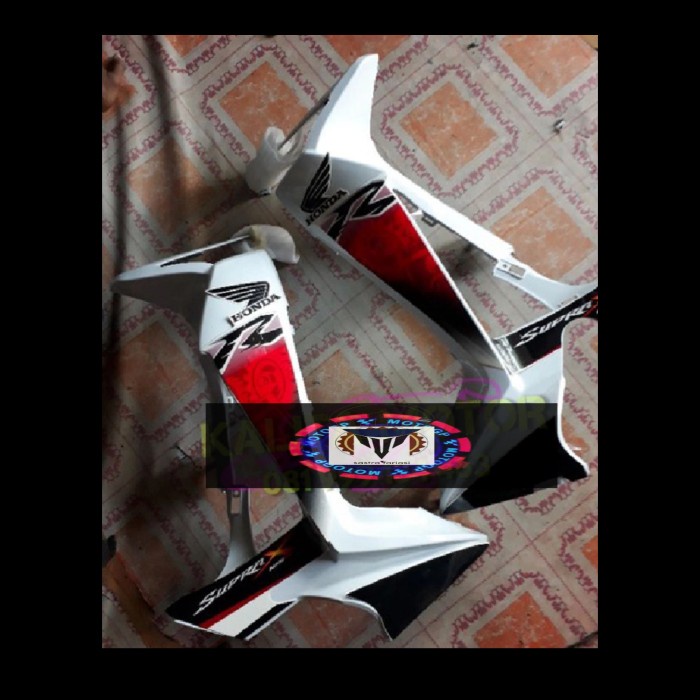 BARANG TERLARIS sayap depan bagian luar supra x 125 new batman full sticker nempel