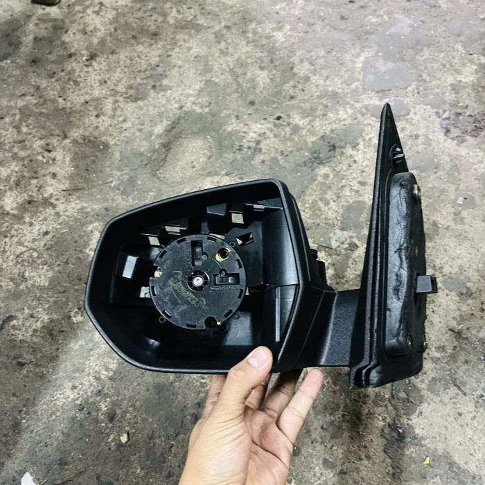 spion chevrolet spin kiri original