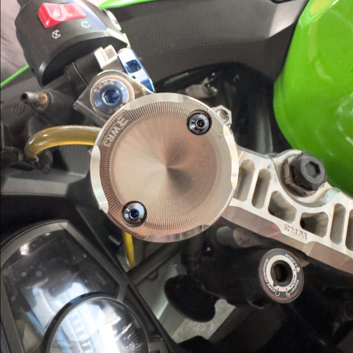 

Baut Tutup Tabung WR3 Titanium Untuk Tabung WR3 & Brembo M4 x 45mm