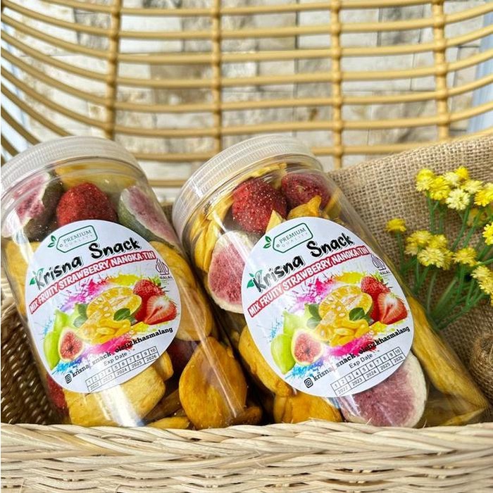 

terbaru !!! keripik mix buah premium (nangka, strawberry korea dan buah tin) toples 1000ml ready