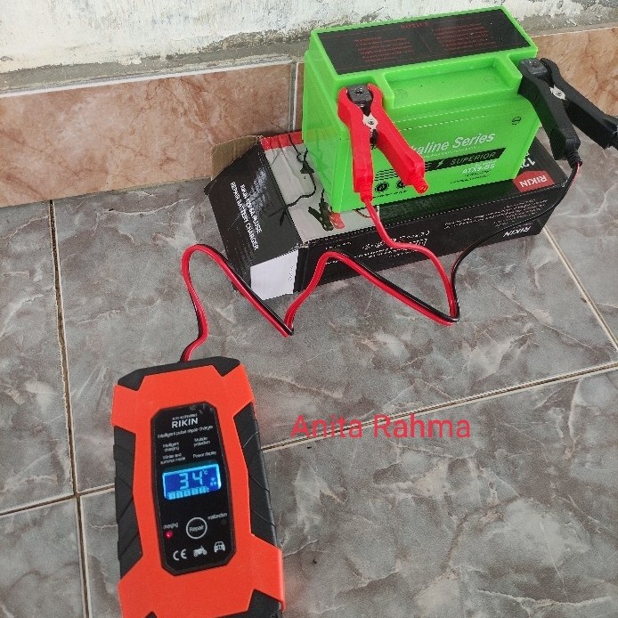 CAS SETRUM AKI CHARGER AKI MOBIL MOTOR 6A 12V VENUS OTOMATIS