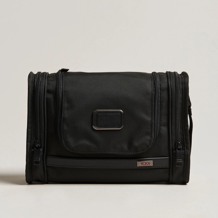 T U M I Alpha 3 Hanging Travel Kit - Tas Travel - Black