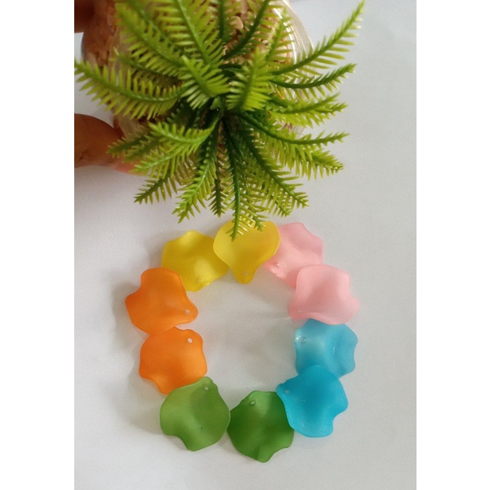 

^^^^^] ER9003 MANIK VARIASI BENTUK KERANG 24MM COLOUR