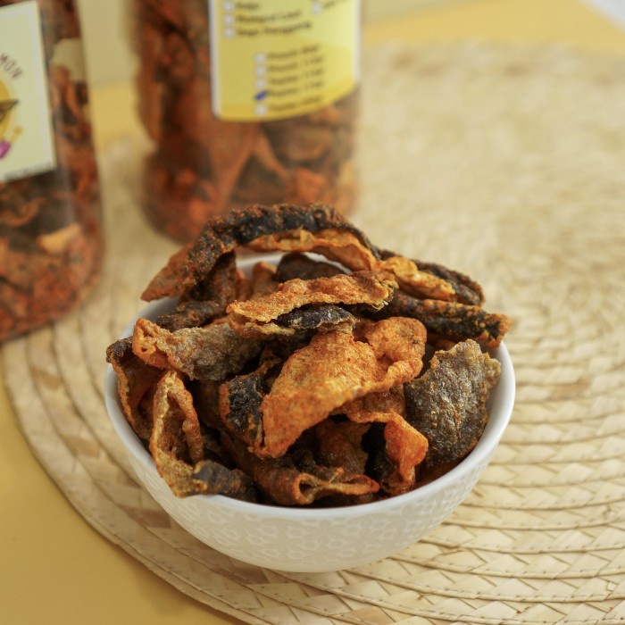 

terbaru !!! kerupuk kulit ikan salmon cemilan kekinian varian rasa spicy kemasan toples besar ready