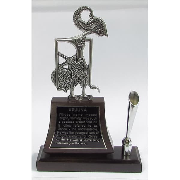 

Plakat souvenir tempat pulpen wayang Arjuna/tpt alat tulis/12x4x20cm
