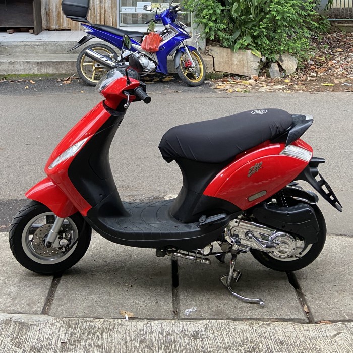 Motor Piaggio zip 2012 merah original