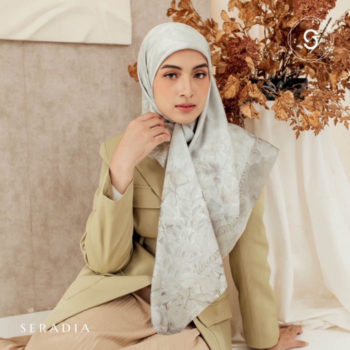 Seradia Hijab Segi Empat Nayaka