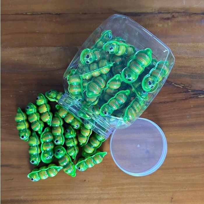 

Permen Lunak bentuk Ulat Hijau 1 toples isi 50 pcs rasa stroberi gummy