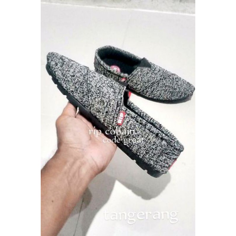 Viral  Sepatu Slipon RP Cobain Brand Lokal Bukan Wakai Bukan Tom