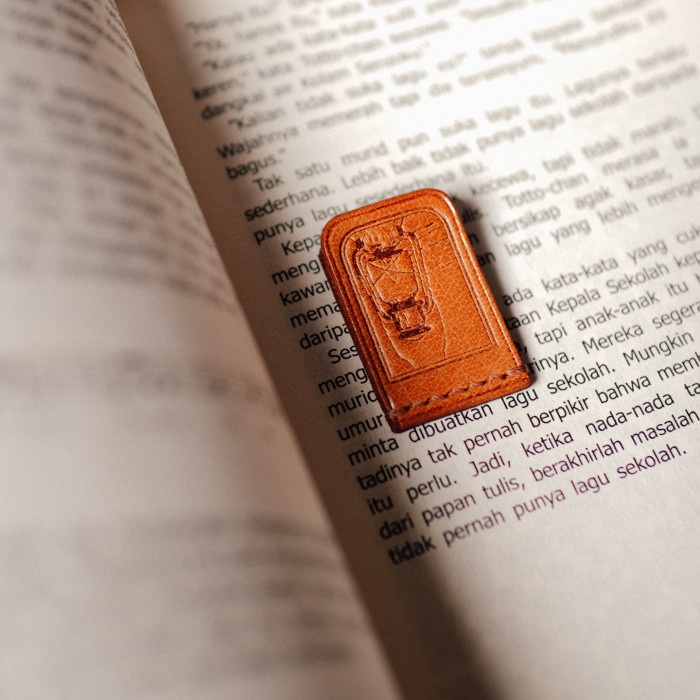 

[tmr] - Verne's Leather Bookmark vol. II - Pembatas Buku Kulit