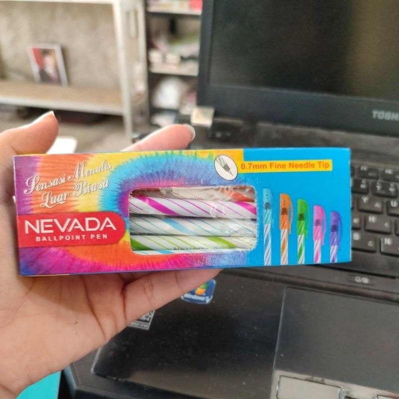

(1pcs) Pena nevada ballpoint pen 0.7mm