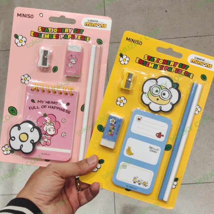 

MINISO Alat Tulis Set / Stationary Set DAISY MINIONS (YELOW / PINK) Kode 424