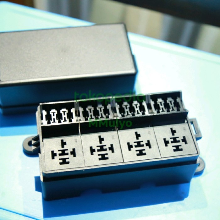 Box Relay Universal 4 way Relay & 12 slot Fuse (include relay & fuse)