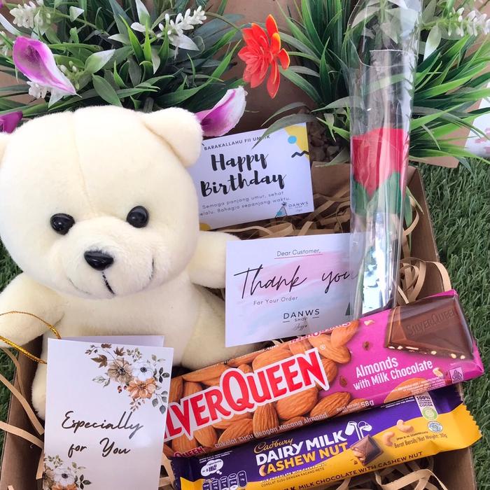 

Hadiah Gift Box Hampers Boneka Mini Bear Kado Ulang Tahun Valentine Dan Wisuda Bunga Dolls Toys