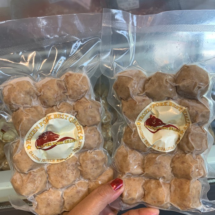 

Bakso Juhi (Daging Babi Dengan Campur Cumi Kering) Per 1 Pack (Isi 15 Biji)