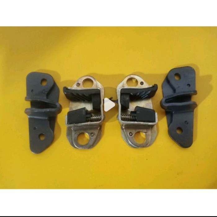 Bracket Pintu Tahanan Pintu Set Stoper Pintu Kijang Kapsul 1997-99