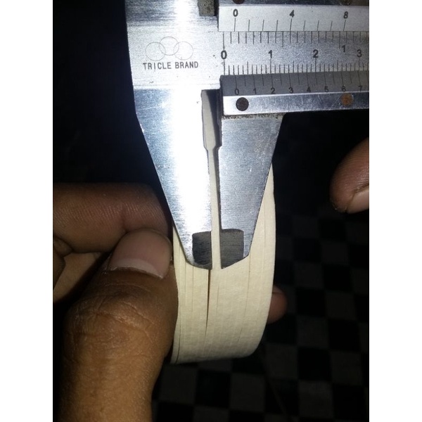 

Isolasi Kertas Airbrush Lakban Lis Airbrush Masking Tape Daimaru