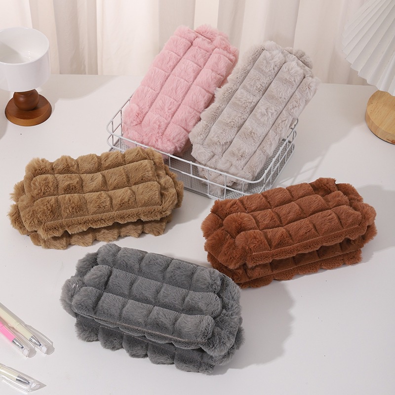 

Tepak / Tempat Pensil Sleting Plush Puff Kotak