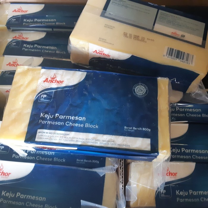 

Keju Parmesan Anchor blok 800gr/ Parmesan cheese block Anchor 800gr