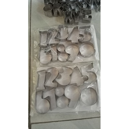 

1set cetakan cutter hurup dan angka stenlis