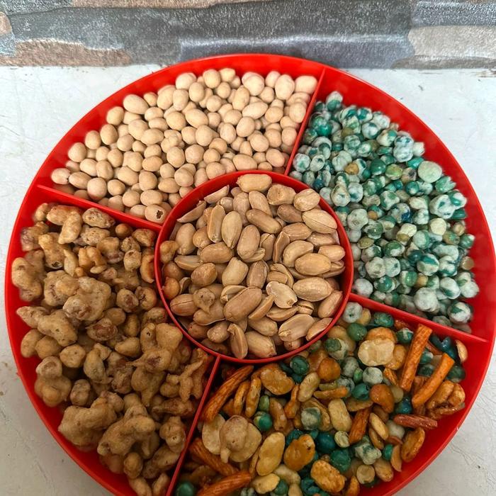 

Paket Kacang Toples Sekat 5 isi 900 gram