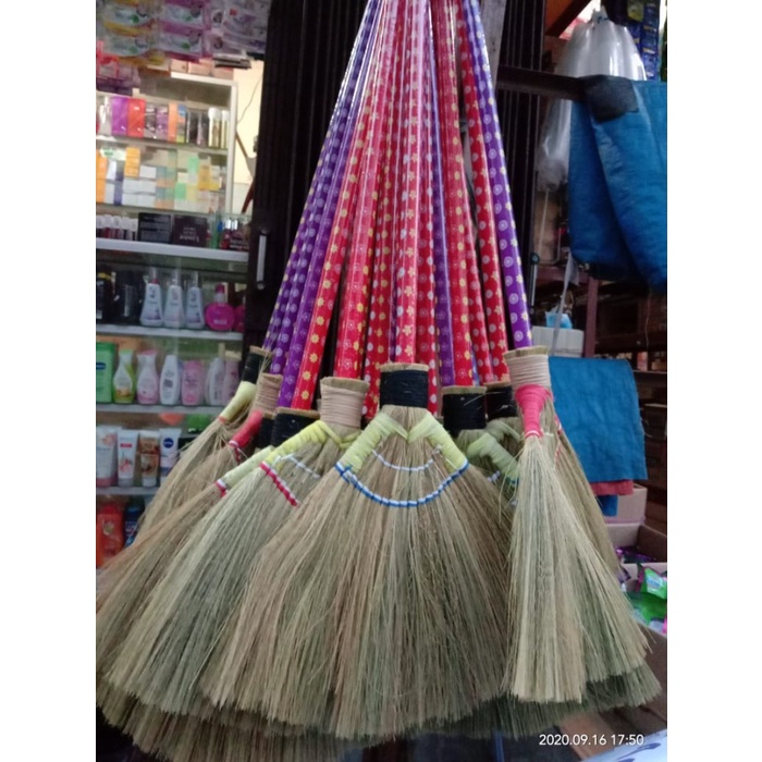 *Ready* Sapu Ijuk Lantai Gagang Kayu Jerami Kuning Kebersihan Rumah Tangga