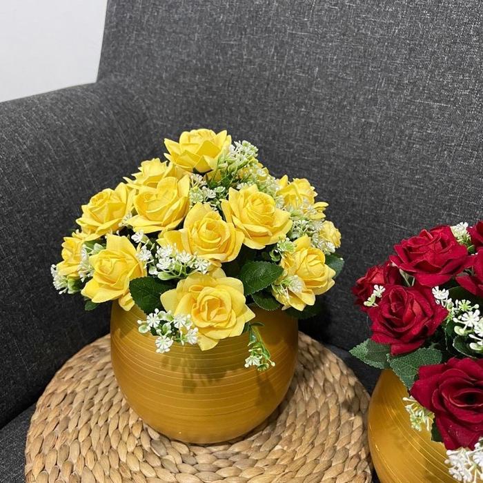 BUNGA MAWAR BLUDRU DAN VAS GOLD DEKORASI PLASTIK