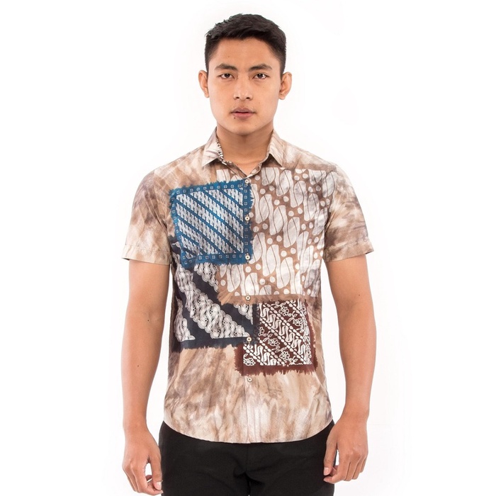 Product Laris Moc Kemeja Batik Lengan Pendek Pria Modern Fit Saloka-Brown