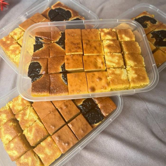 

Lapis legit dadu 3 varian rasa keju,prunes premium isi 24potong