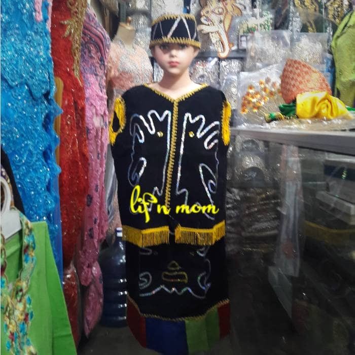 baju adat anak dayak kalimantan perempuan