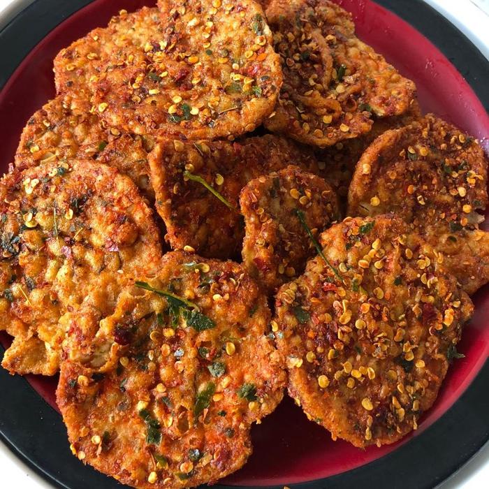 

500 Gram Tempe Crispy Pedas Daun Jeruk Food Snacks Kripik Camilan Keripik Cemilan