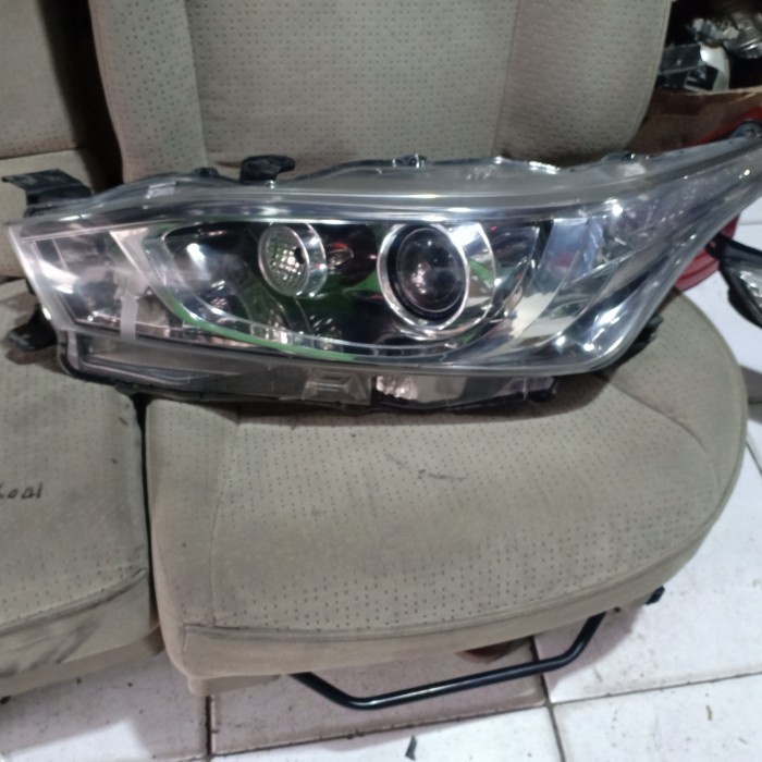 Headlamp Lampu Depan Yaris 2016 (Bekas)