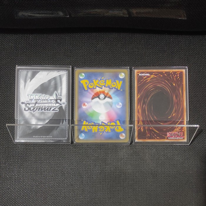 

EKSLUSIF 1 Stand Akrilik + 1 Plastik Sleve Kartu Pokemon Weiss Schwartz Yugioh
