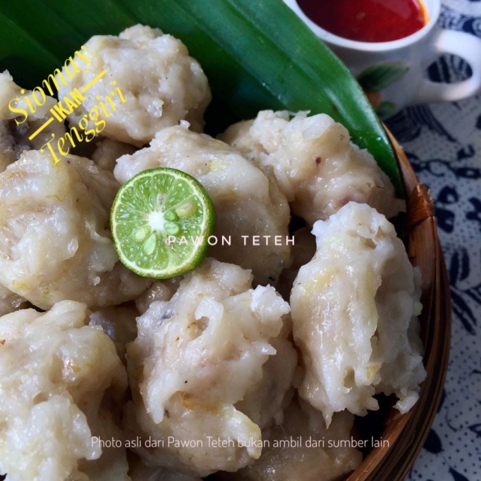 

SIOMAY SIOMAI SOMAY SOMAI SHUMAI IKAN TENGGIRI MENTAH FROZEN HALAL