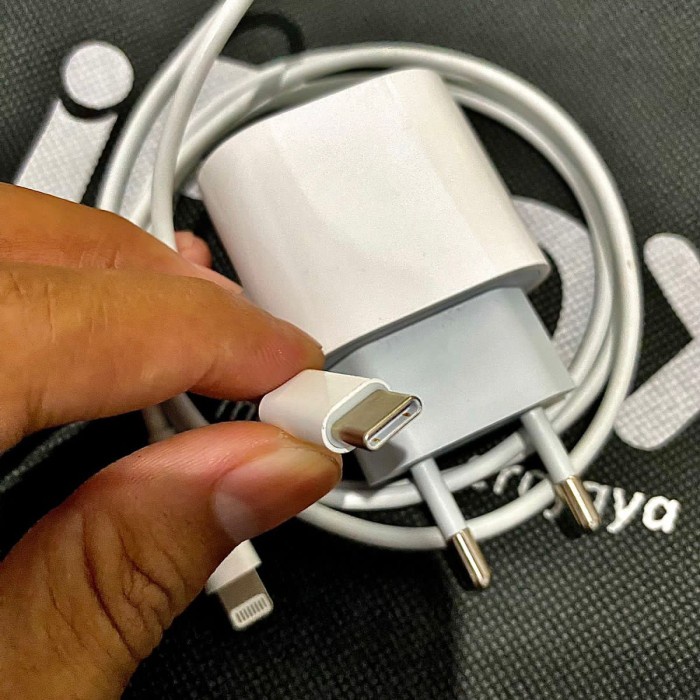 charger original iphone 11 pro max 20W