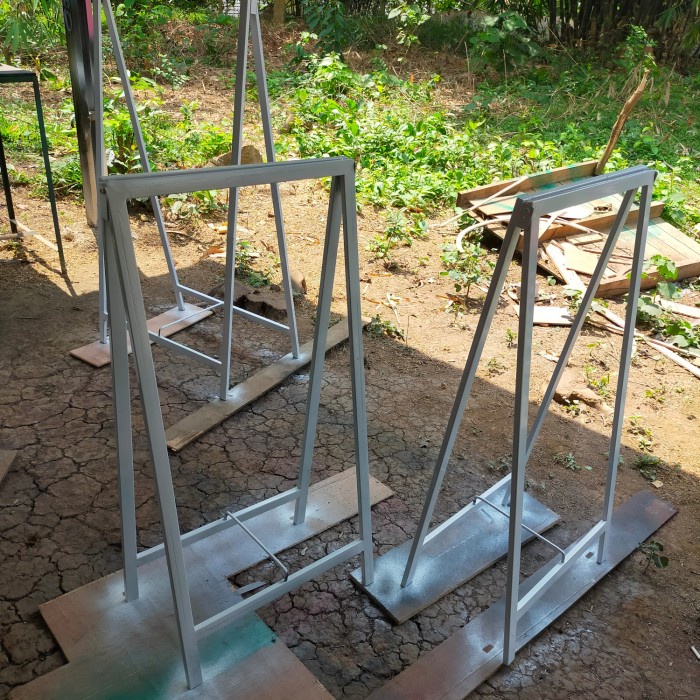 standing banner besi