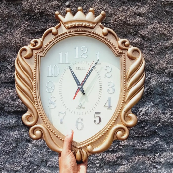 jam dinding antik kuno