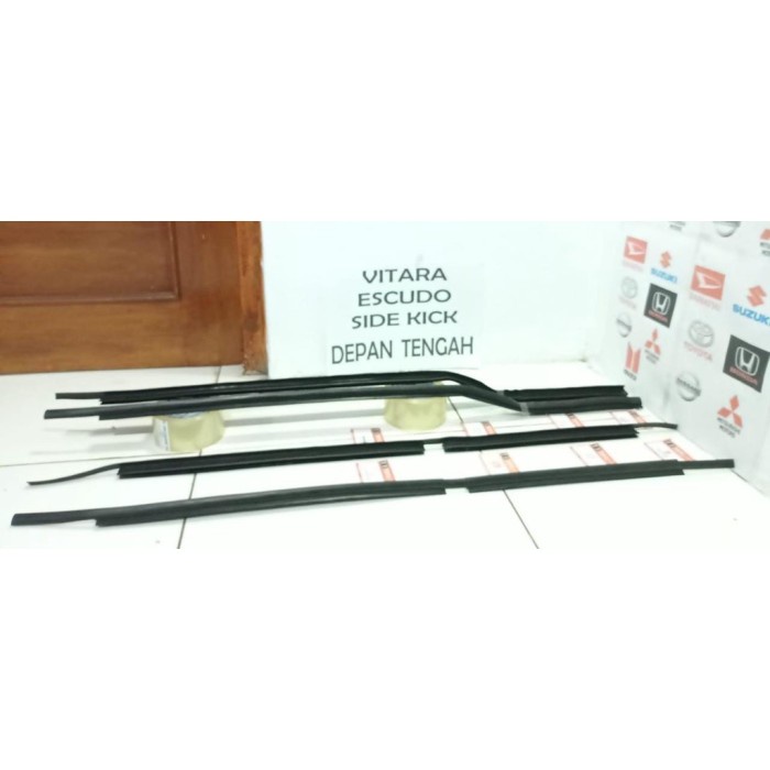 [TopSeller] PELIPIT PINTU KACA MOBIL VITARA ,ESCUDO ,SIDEKICK,JLXSIDEKICK BIASAKAN